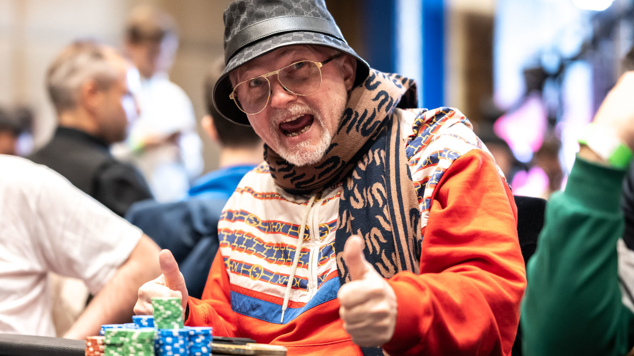 Que escándalo como trabaja los seises Tom Bedell