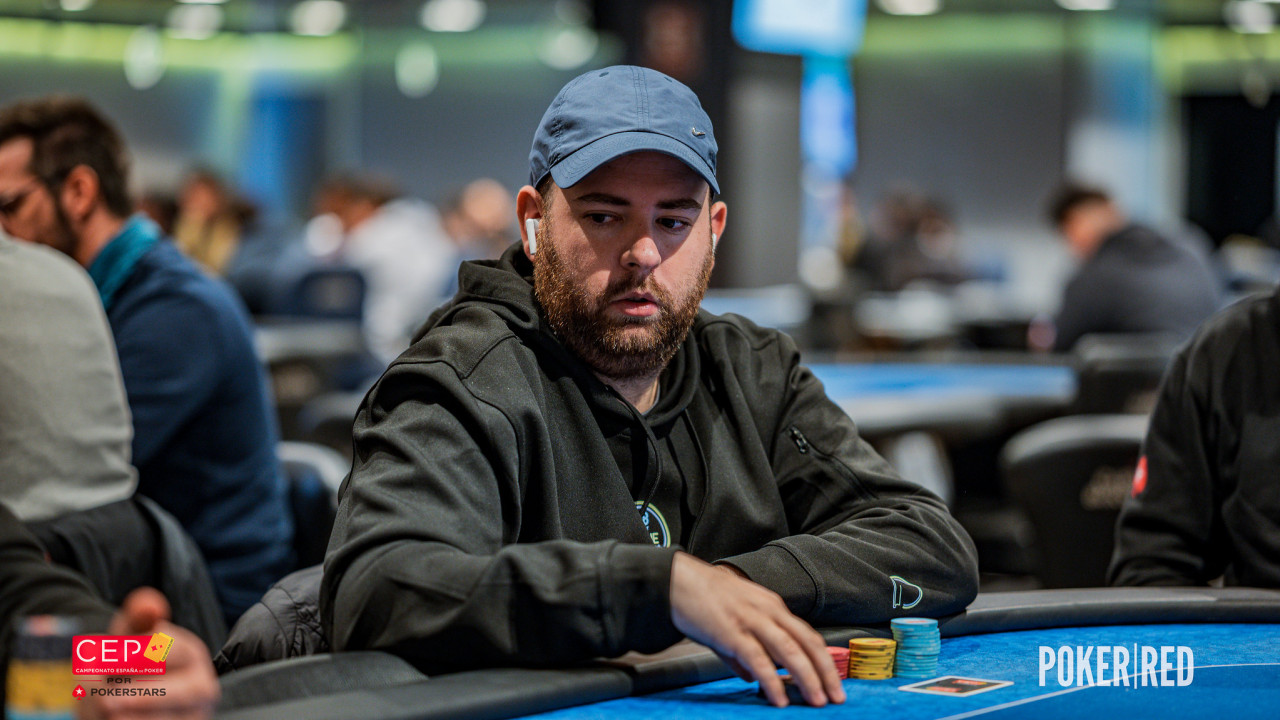 ¡Adrián Campillo remata a Angel Arana!