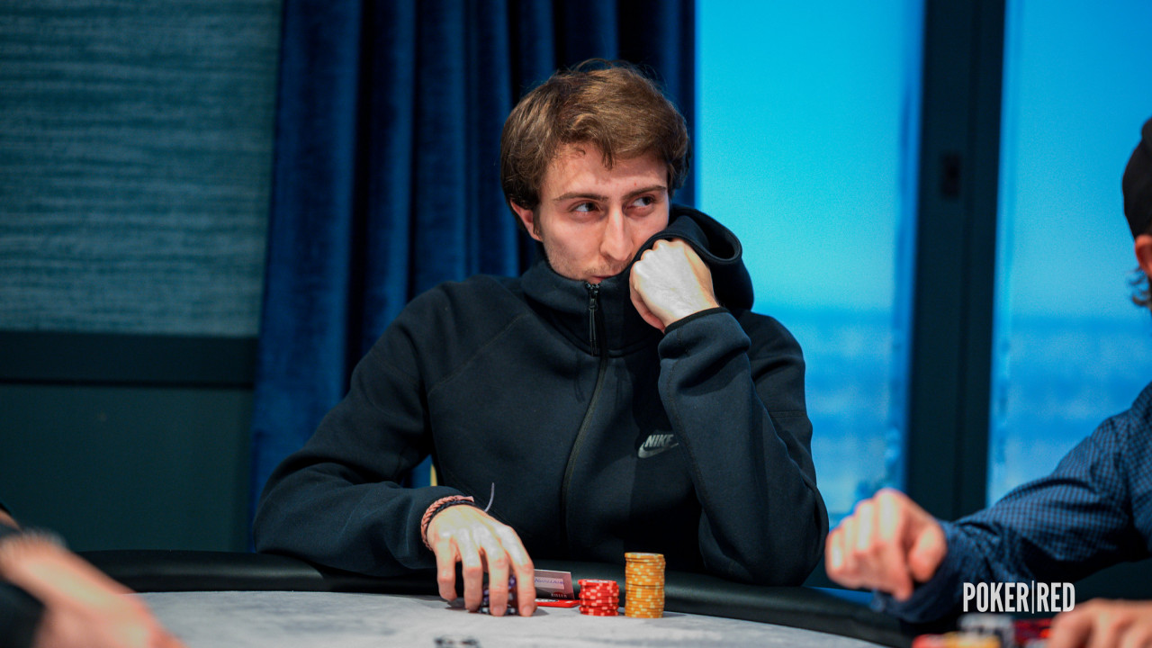 Rómulo Aguillaume le gana un 4-bet pot a Cristiano Araújo