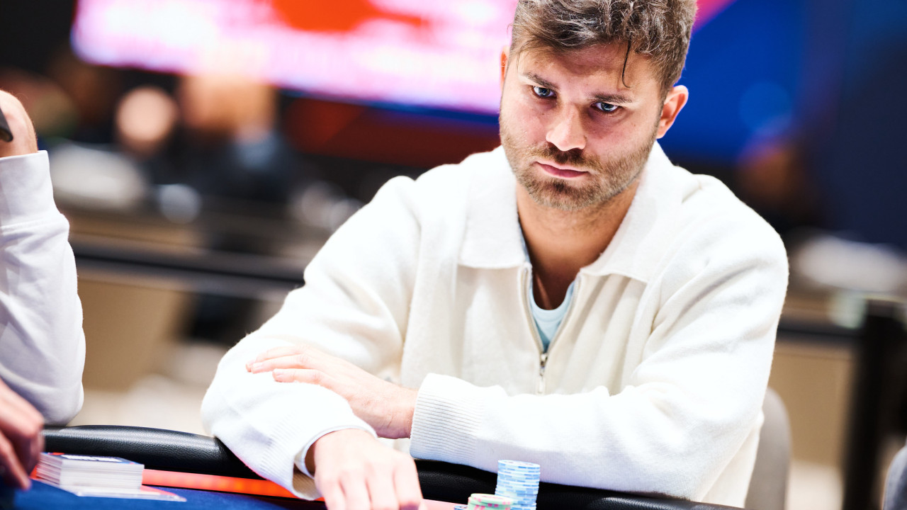 Fabrizio Nuetzel se dobla… y cae a la mano siguiente (25º, 25.550 €)