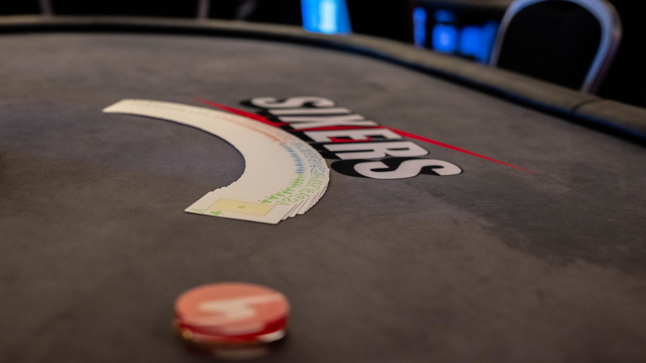 Botón al 5 y... ¡Shuffle up and deal!