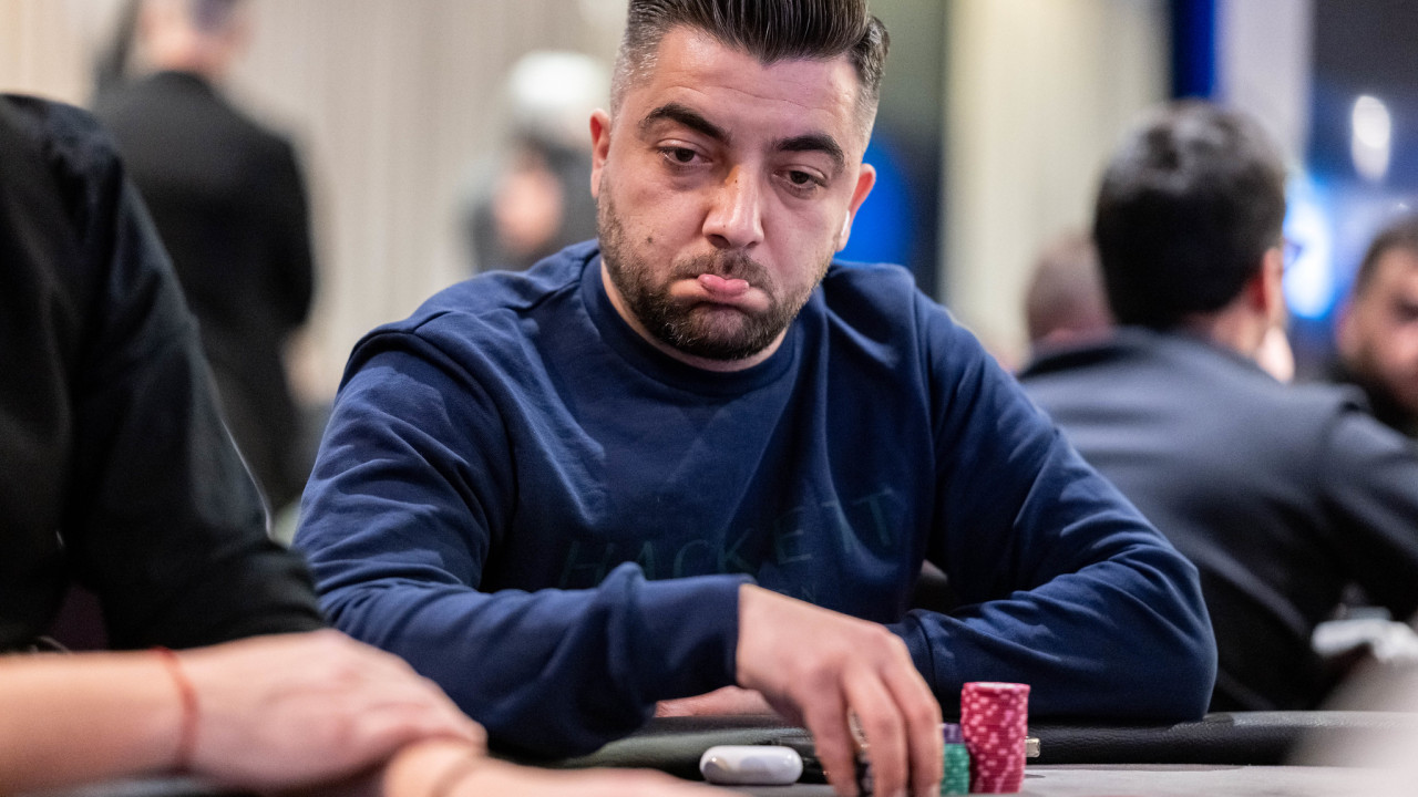 ¡Ioan Laurentiu se dobla al inicio del Nivel 2 del High Roller!