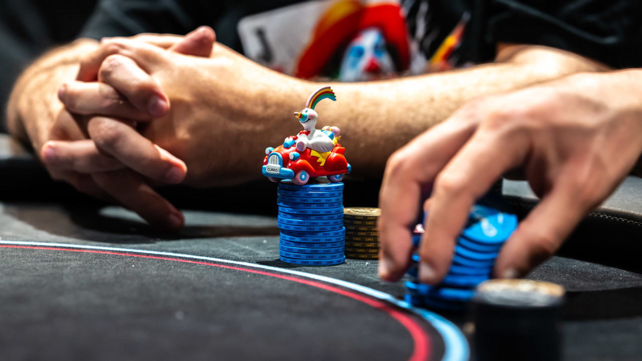 Los jugadores del Main Event vuelven a sus asientos