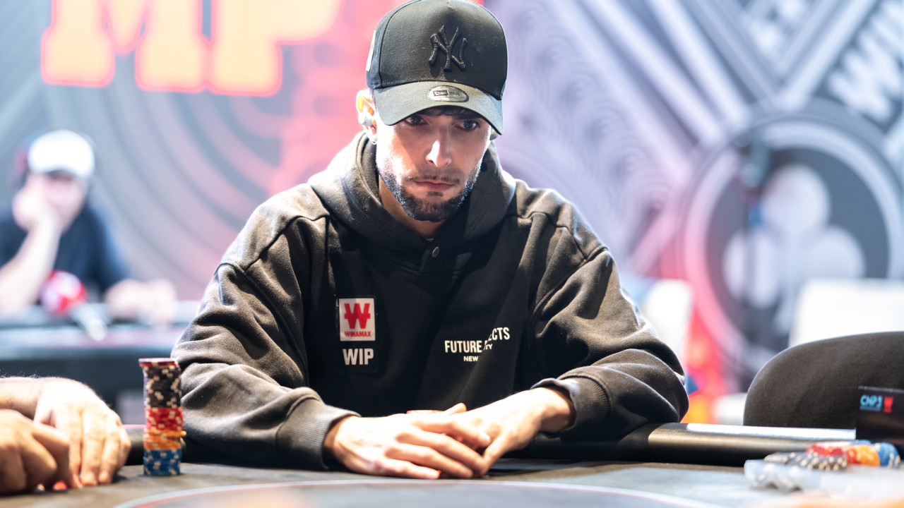 Alberto Montalvo eliminado en la primera mano del día