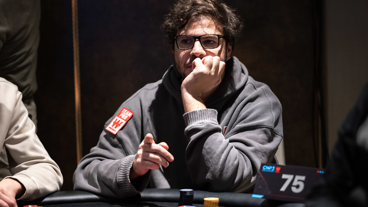 Mustapha Kanit ha dado el shuffle up and deal 