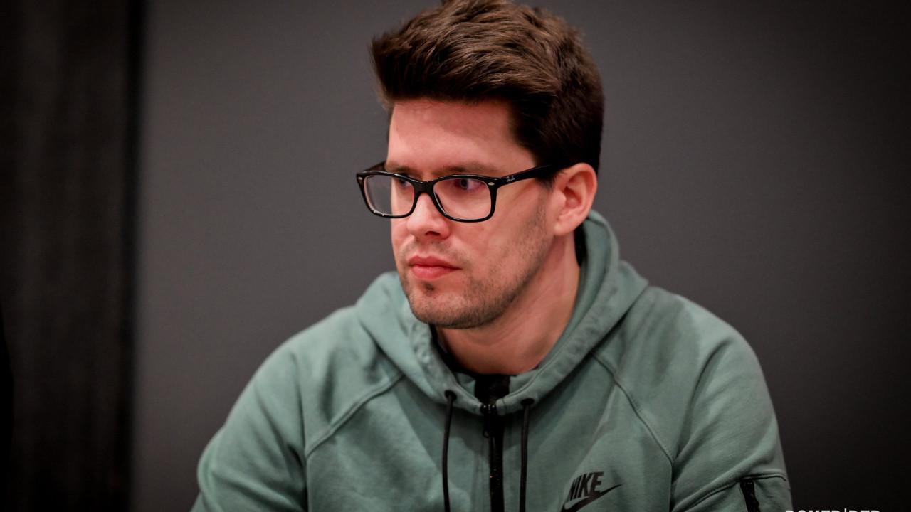 La primera mano de la tarde convierte a Pau Veciana en el primer eliminado