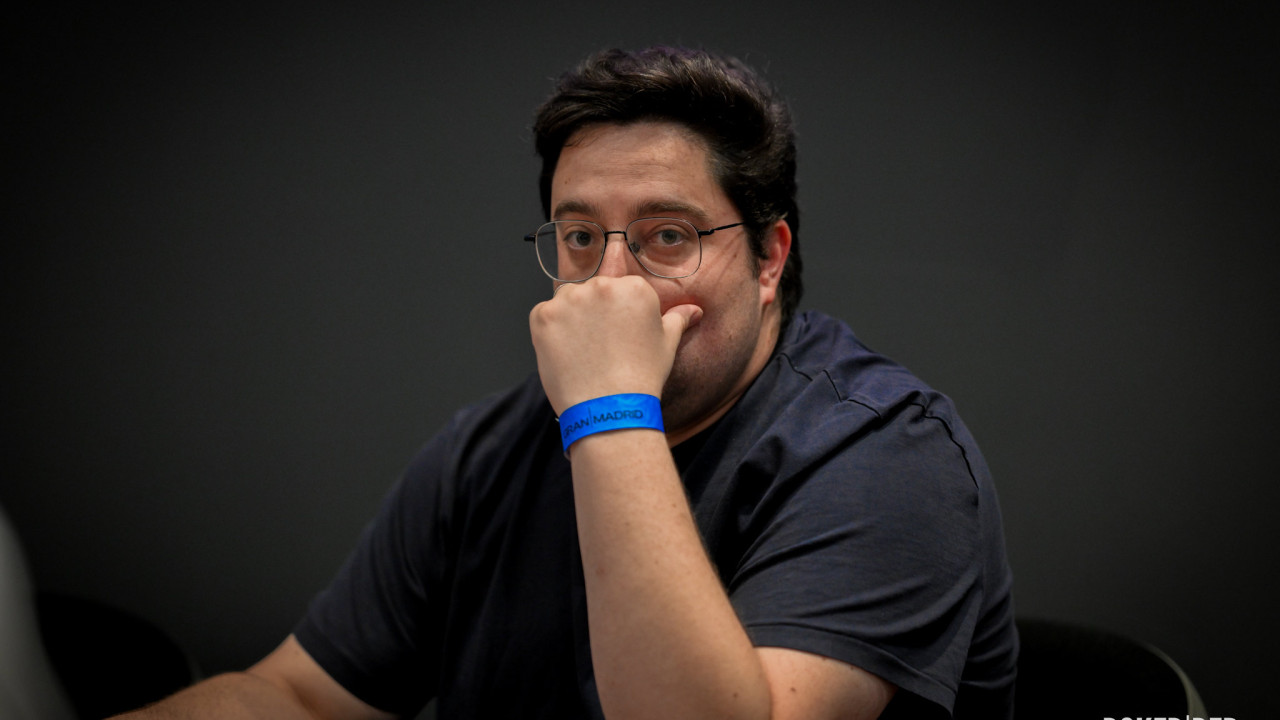 Alfonso Rejas cae sirviendo la burbuja de la Mesa Final.