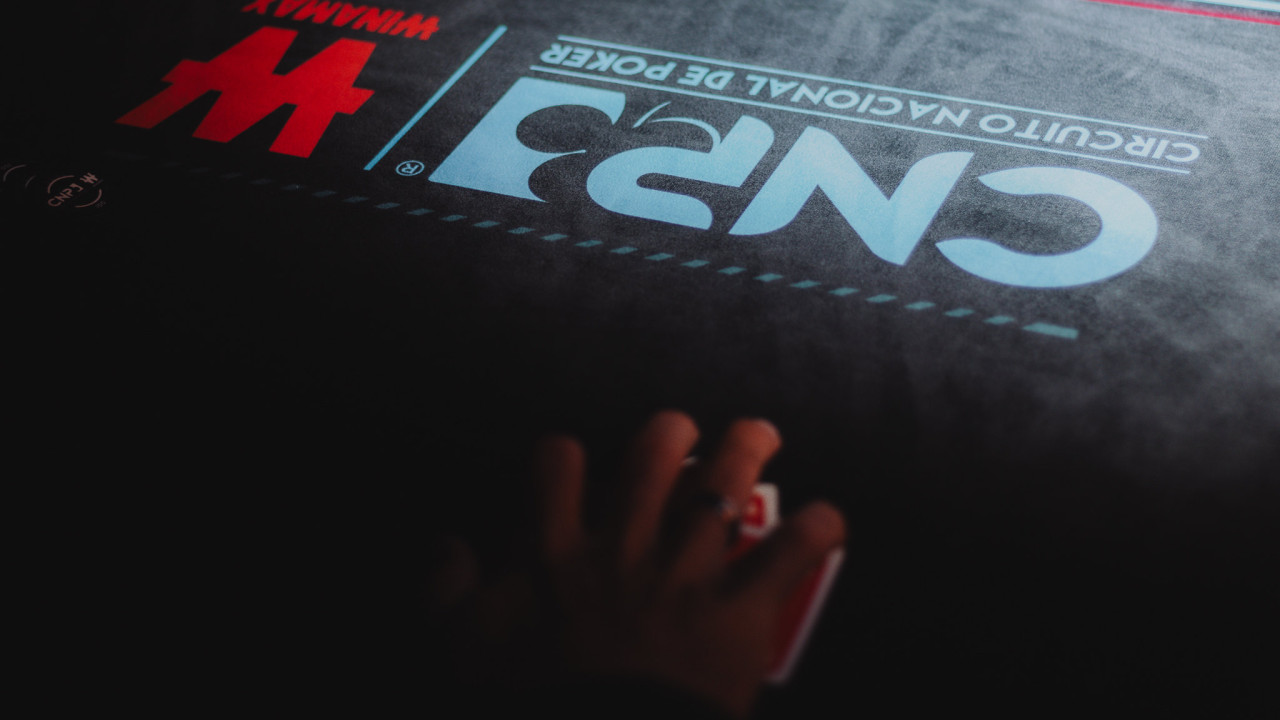 Vuelve la acción en el Main Event tras el descanso de cena