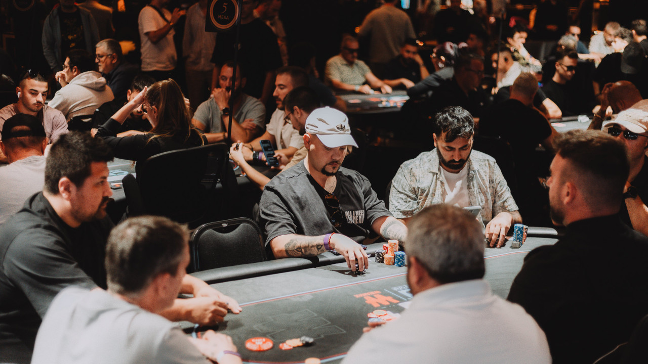 Así se reparten las fichas antes del descanso de cena en el Día 1A Main Event