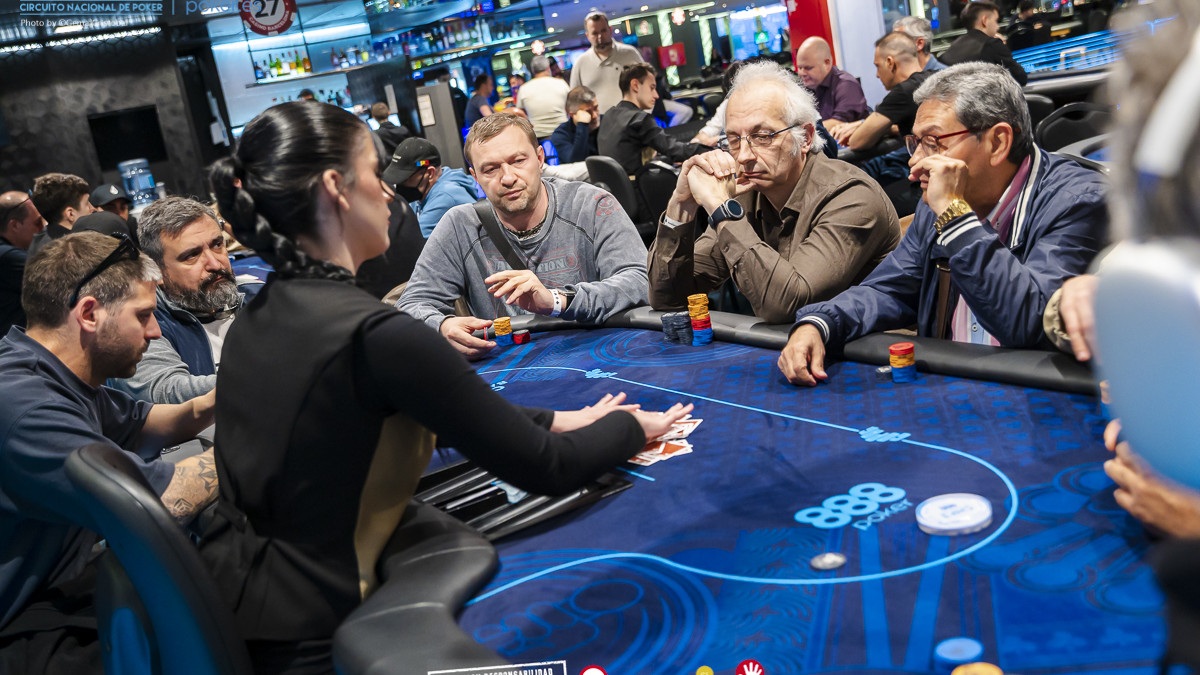 Continúa la acción en el Main Event
