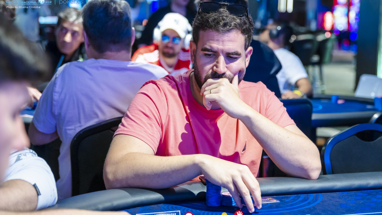 Álex Baena se cobra una straight flush