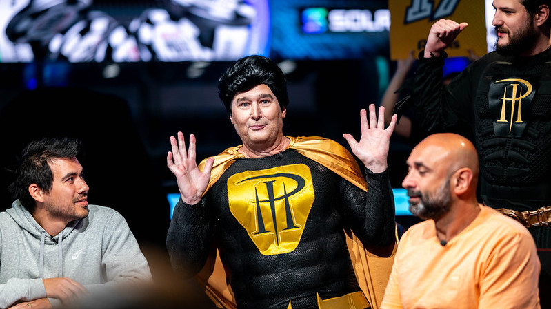 Phil Hellmuth nos hizo volver a pasar un mal rato con su presentación