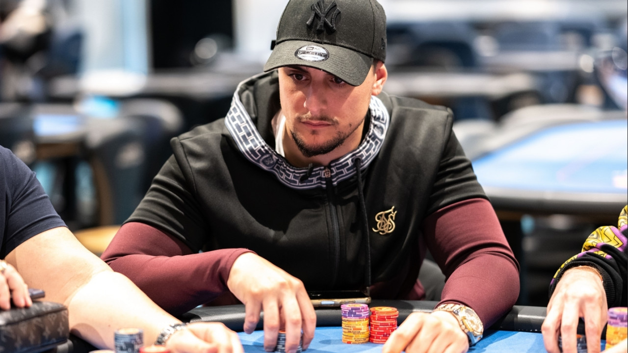 Isaac Fernández se toma un digestivo en forma de double up