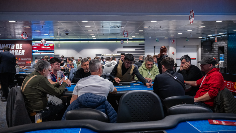 Retomamos el Main Event: 108 jugadores siguen en pie de 166 entradas