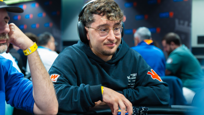Spursito cae eliminado tras chocar contra un full house