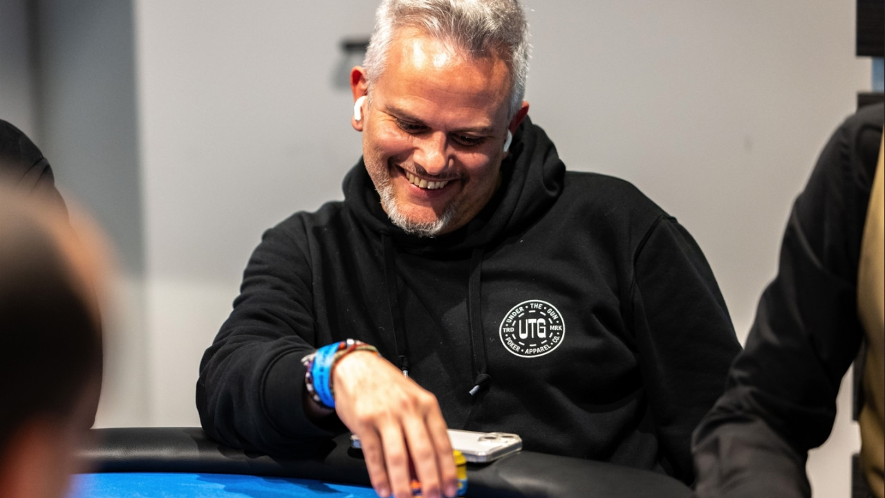 Gustau Flaquer pierde una buena parte de sus puntos en un cooler preflop 