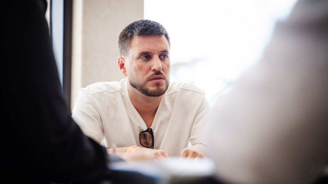 No sale bien el 4-bet pot para César García