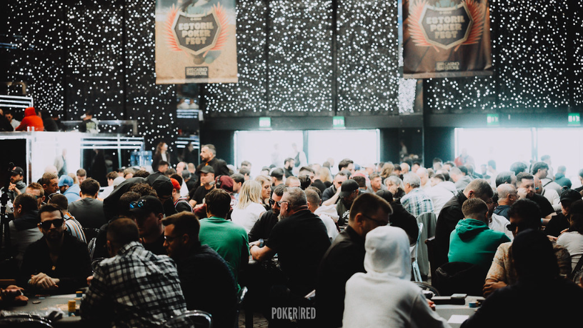 Descanso de cena en el Día 1B del Main Event
