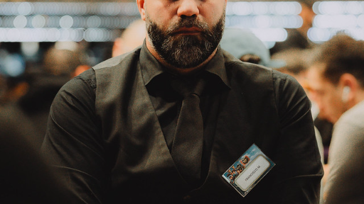Cooler preflop que deja fuera a Johan Etievant
