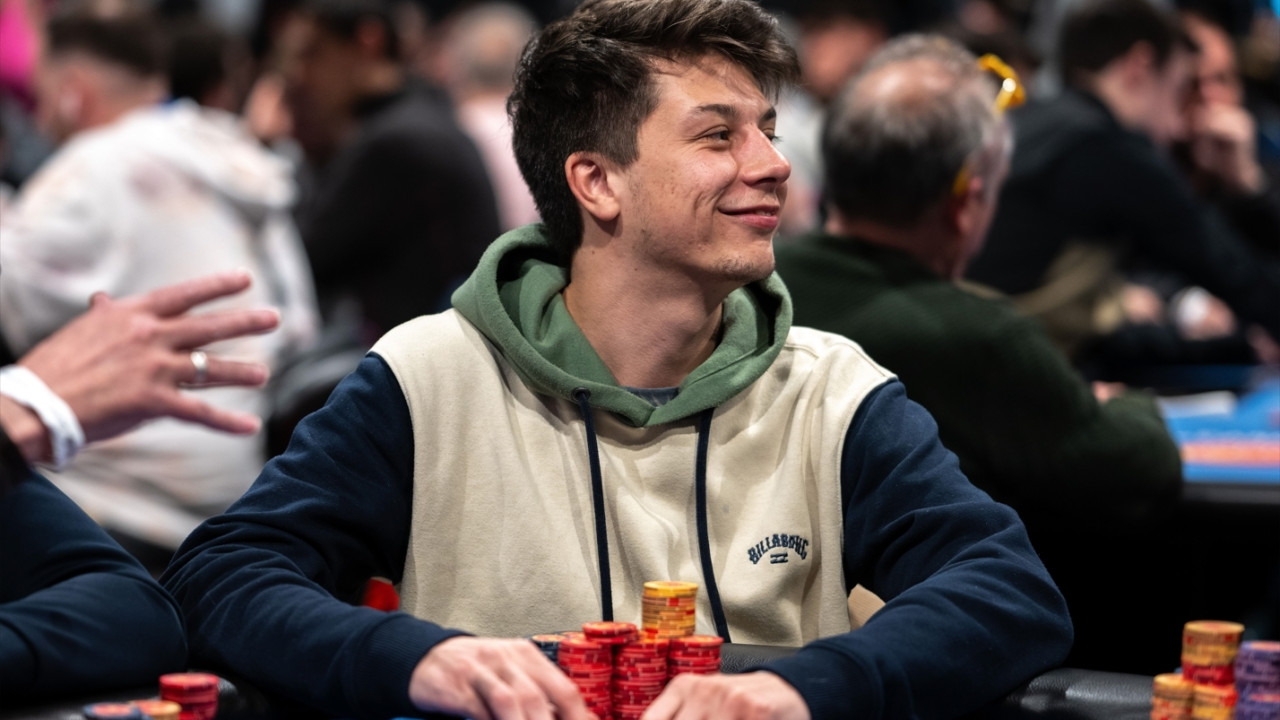 Los jugadores del Día 1D cruzan la línea de meta
