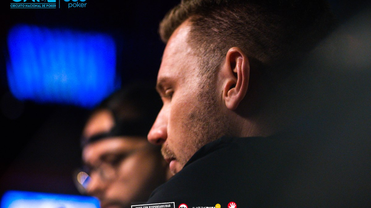El Main Event se va al dinner break