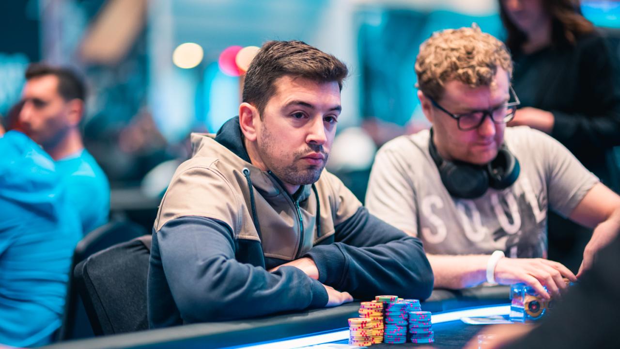 Vicente Delgado es la última esperanza de la armada en el BSOP Bahamas Main Event. 12-left y 86k on top. 