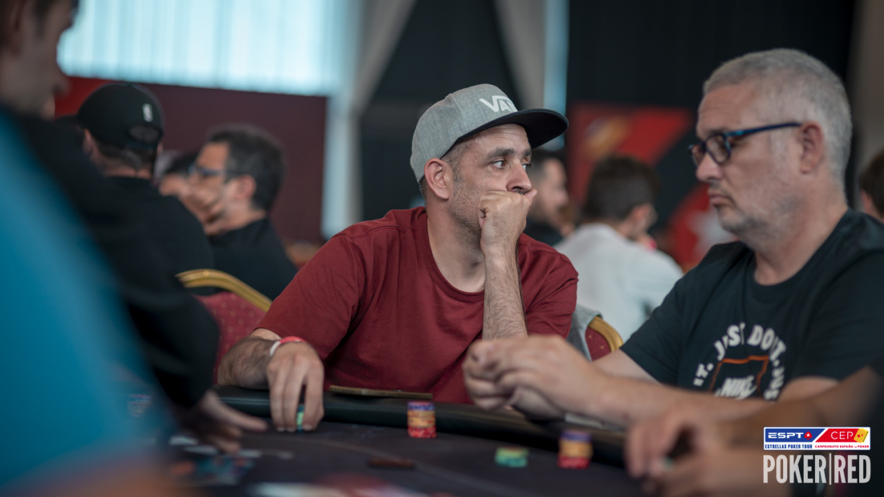Egurrelaun contra las cuerdas: las cartas al mazo