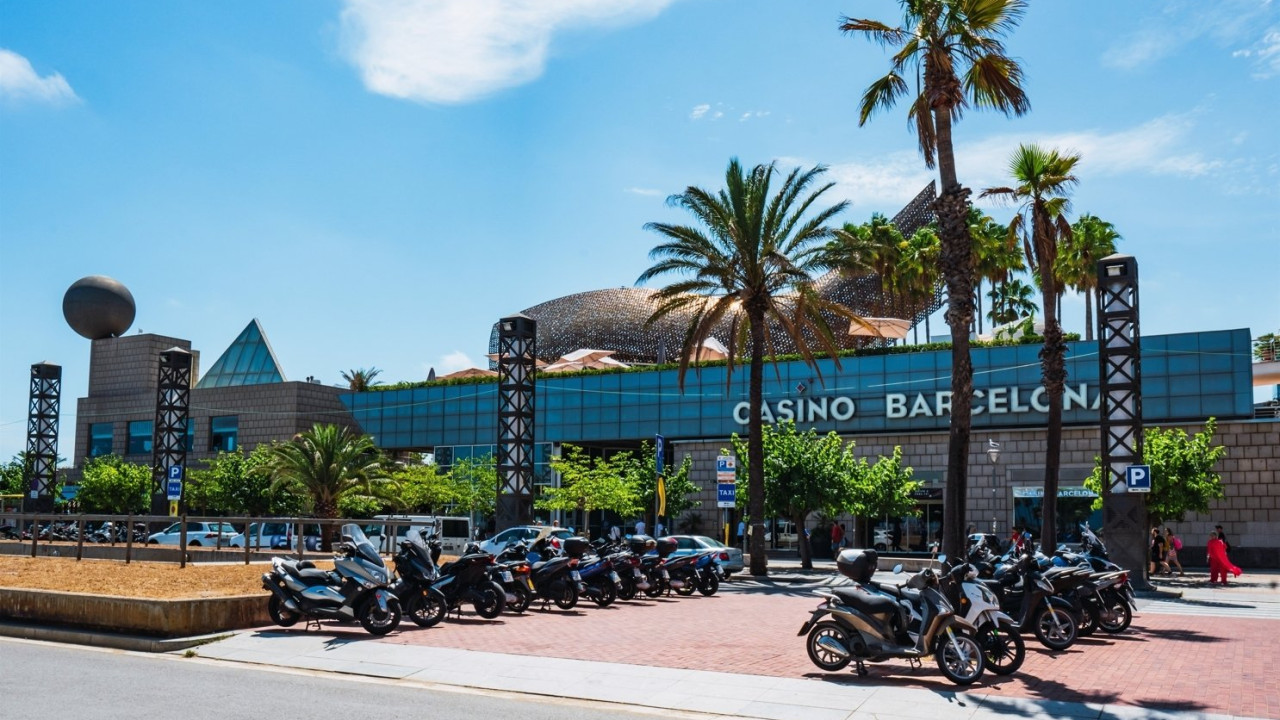 ¡Vuelan las cartas en el Casino de Barcelona!