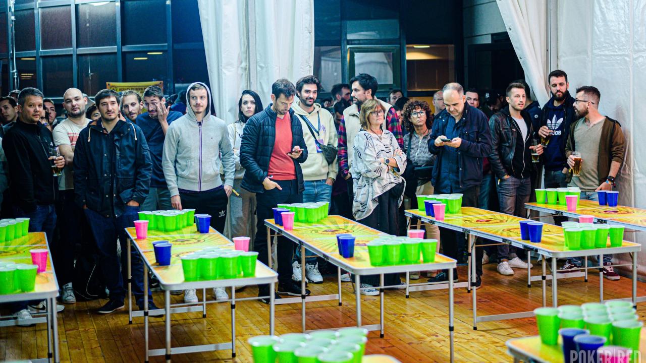 La locura del torneo Beer Pong llega a cuartos de final