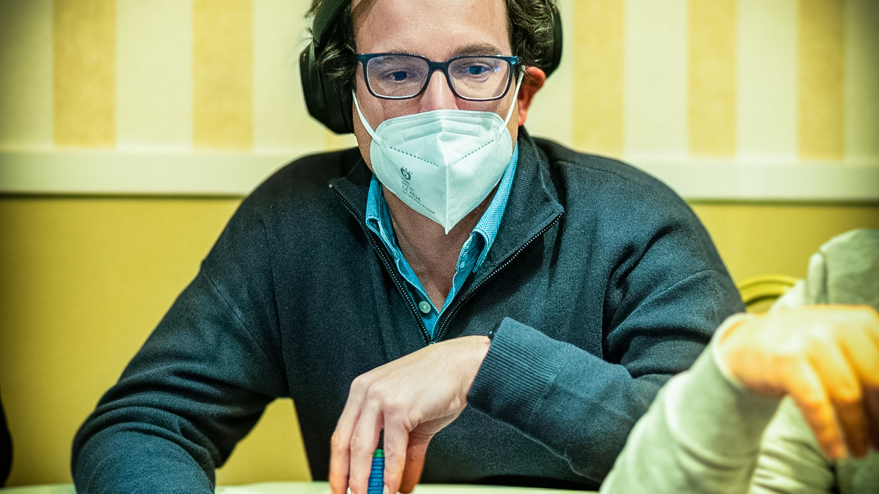 Jugadores de alto nivel en las mesas del Main