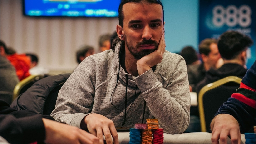 Dani Triana comienza el Día 2 eliminando a un oponente