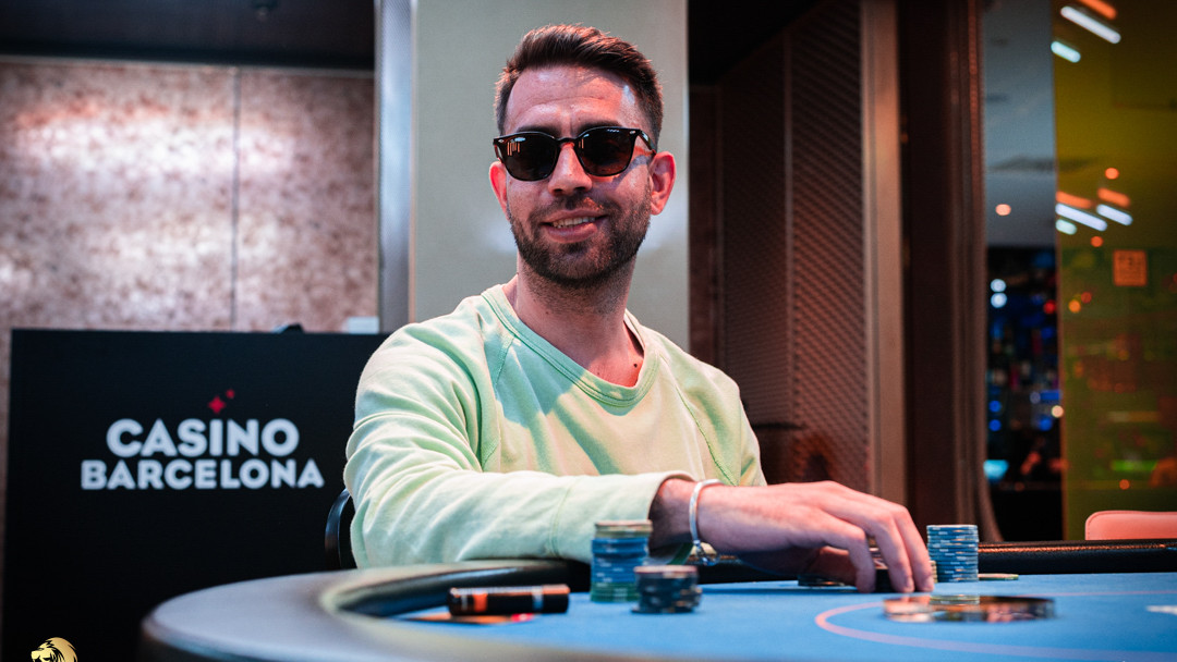 Mano macabra en el Platinum HR