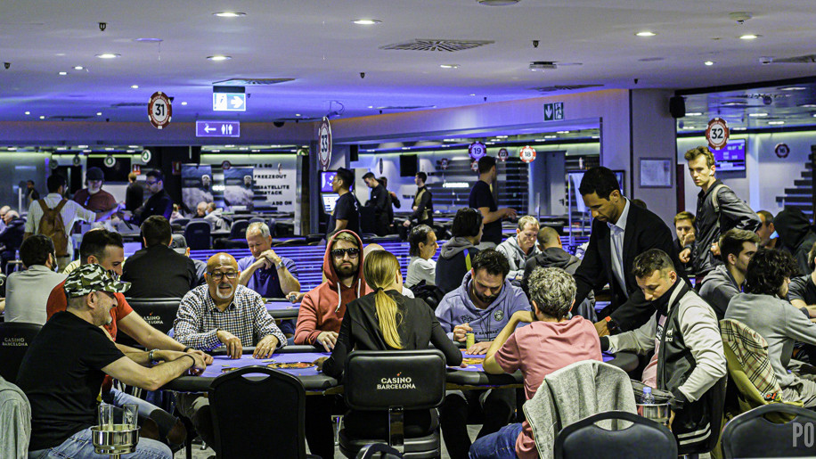 Todo listo para una nueva jornada de poker 
