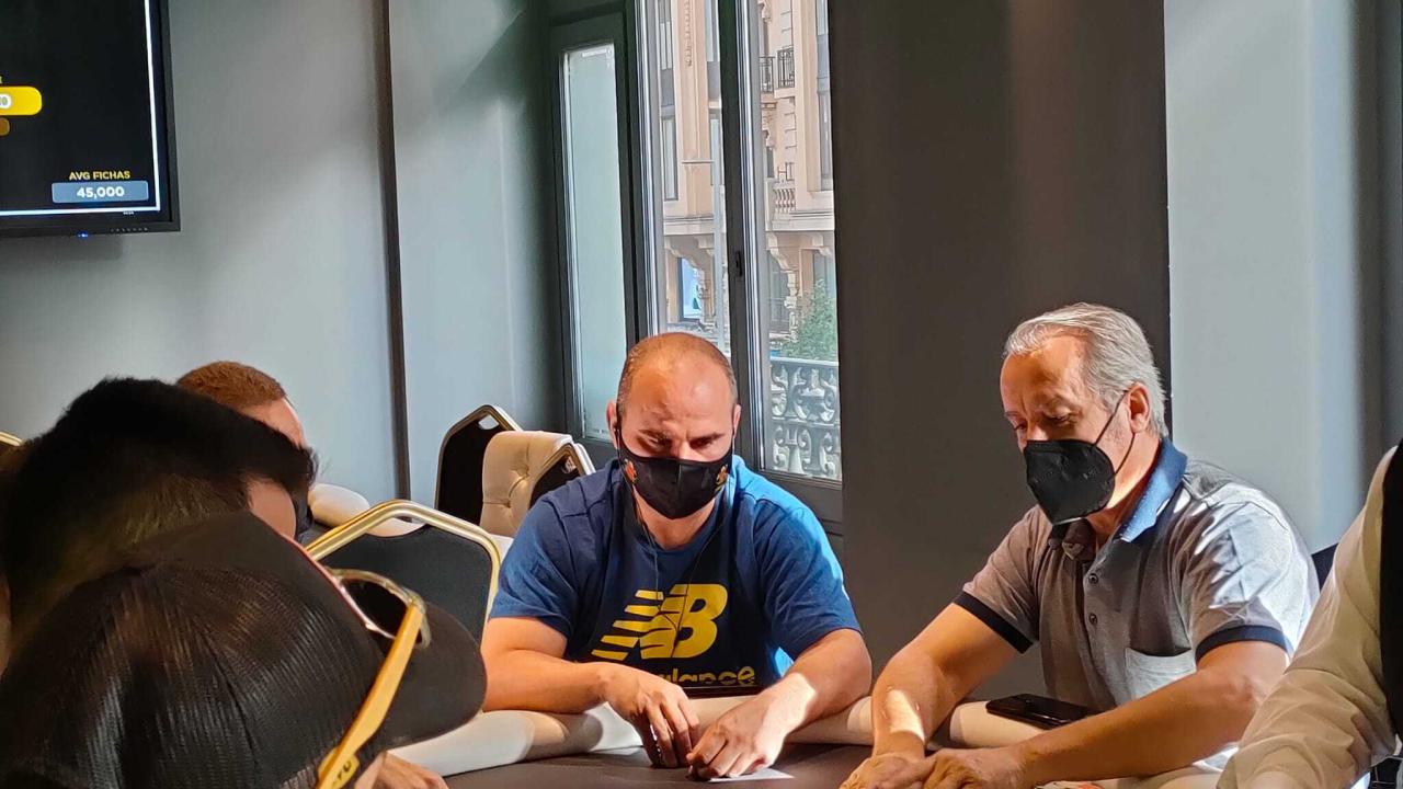 Iván Domínguez encuentra un 8 en turn para doblarse antes de la cena