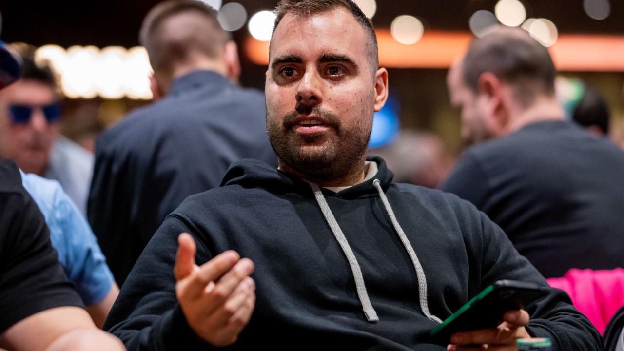 Suena el pitido final en el Casino Gran Madrid de Torrelodones. Dani Monforte lidera el grupo en este 2º flight