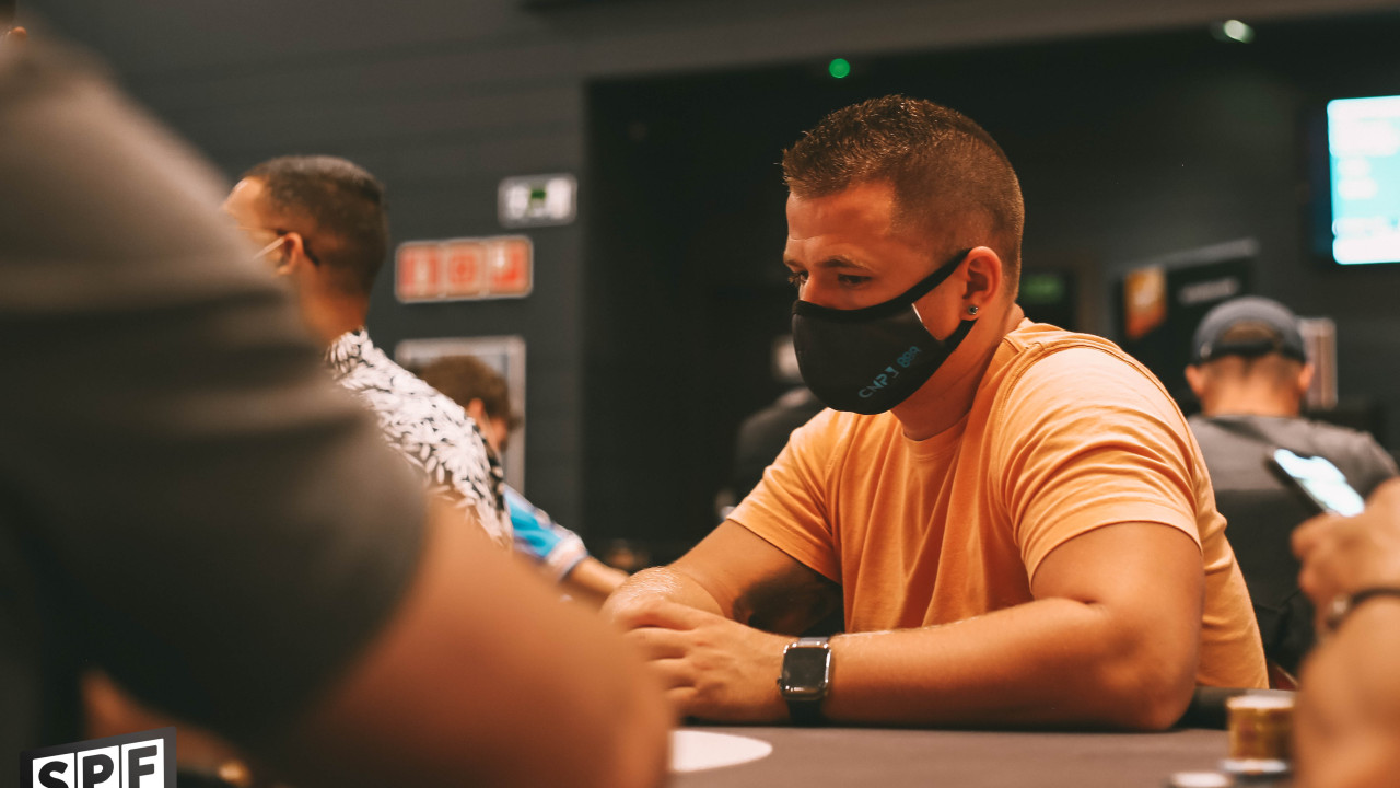 Esteban De La Cruz suma puntos a su stack 