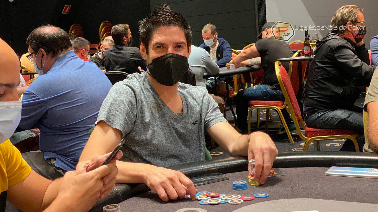 Pakito Marco gana el flip que le permite seguir en el Día 1A