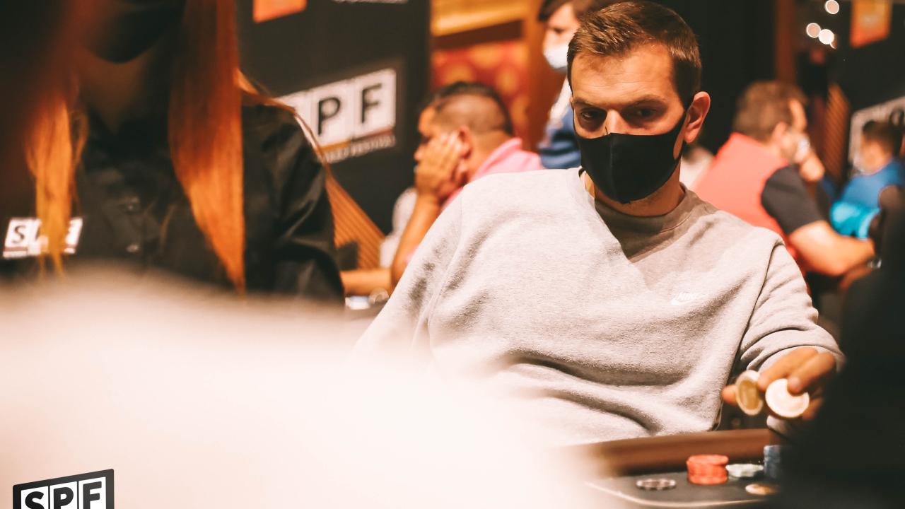 Un all in a tres bandas en flop prácticamente triplica a Henry