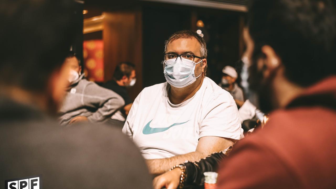 José Carlos López coge aire tras un día duro 
