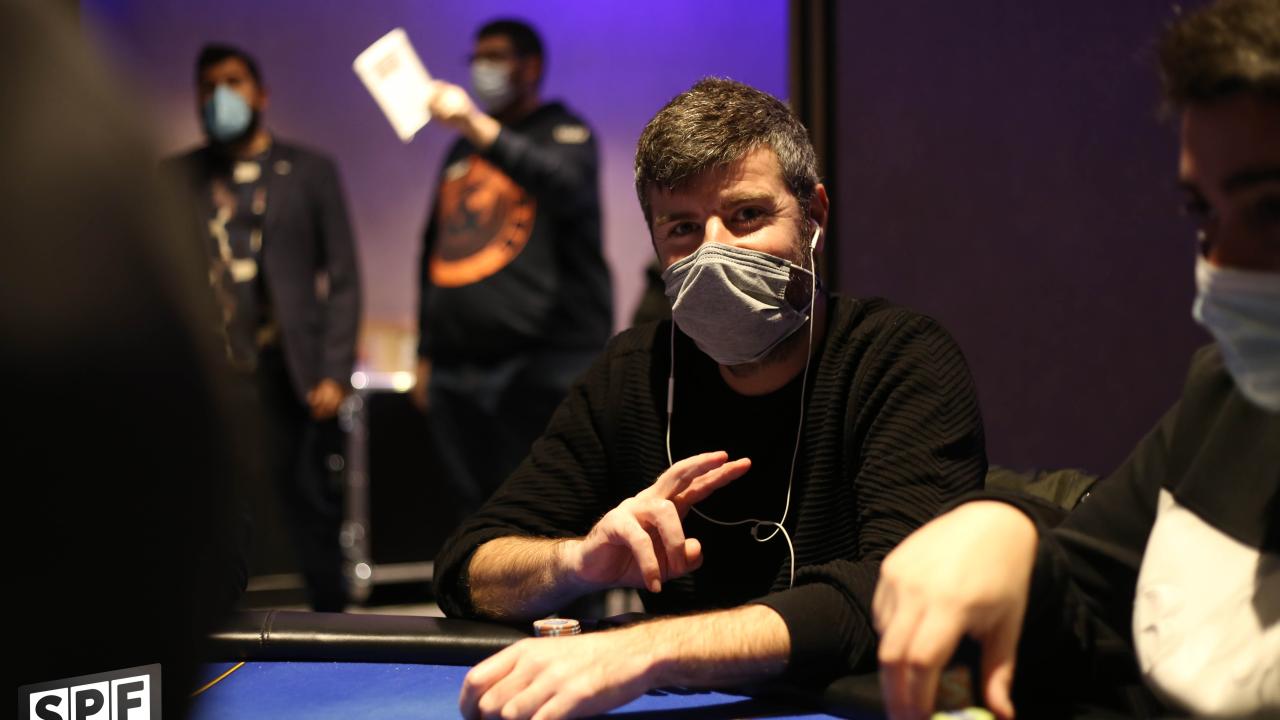 Kenneth Amell eliminado en un triple all in 