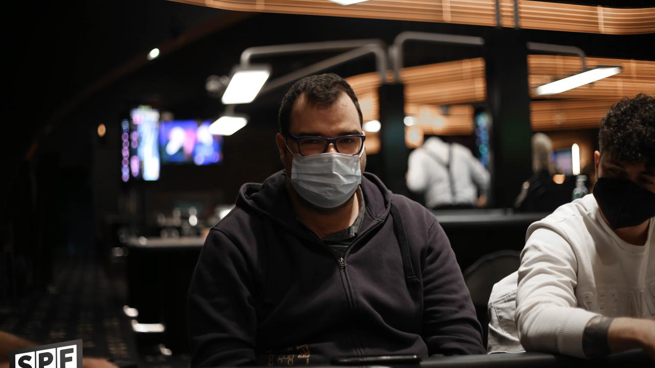 Paul Lozano se clasifica para el Día 1A del Main Event