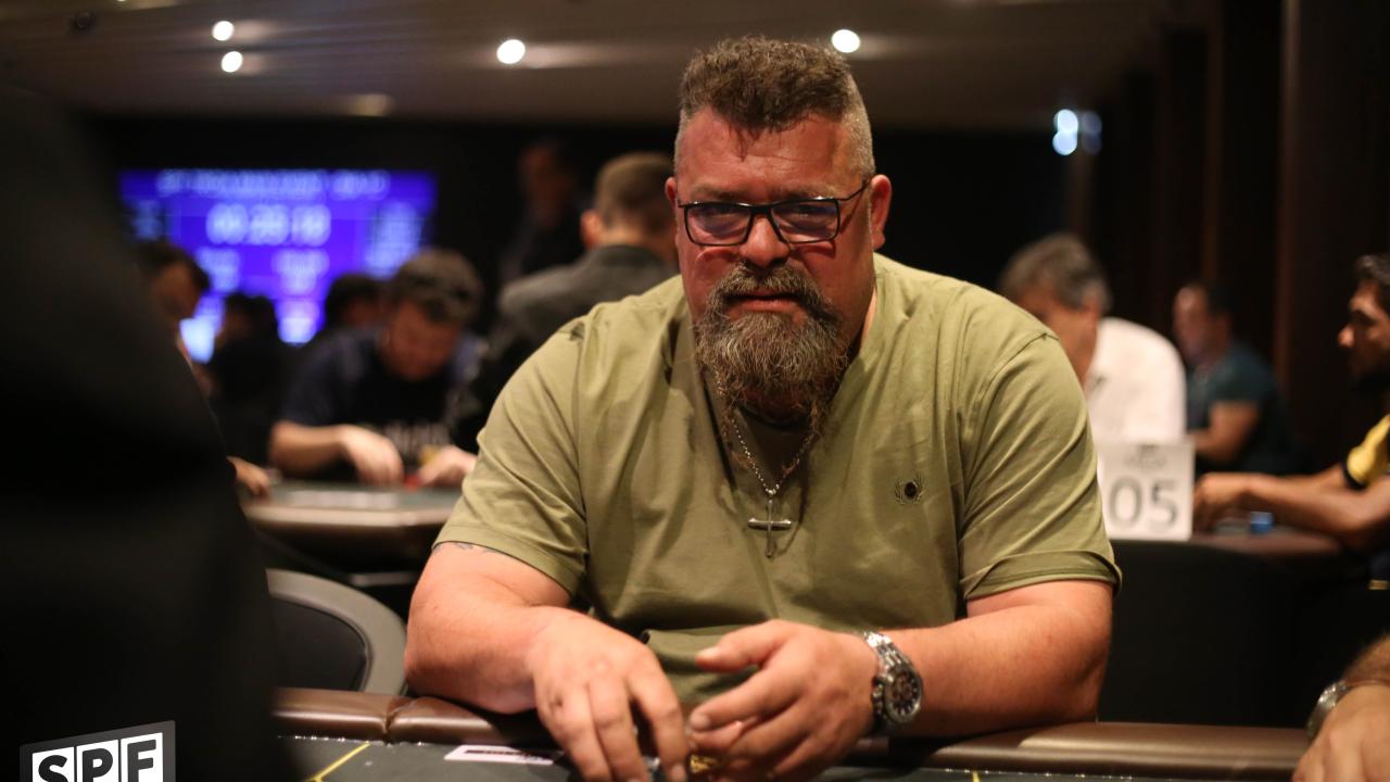 Edgar Batista sufre una eliminación espectacular