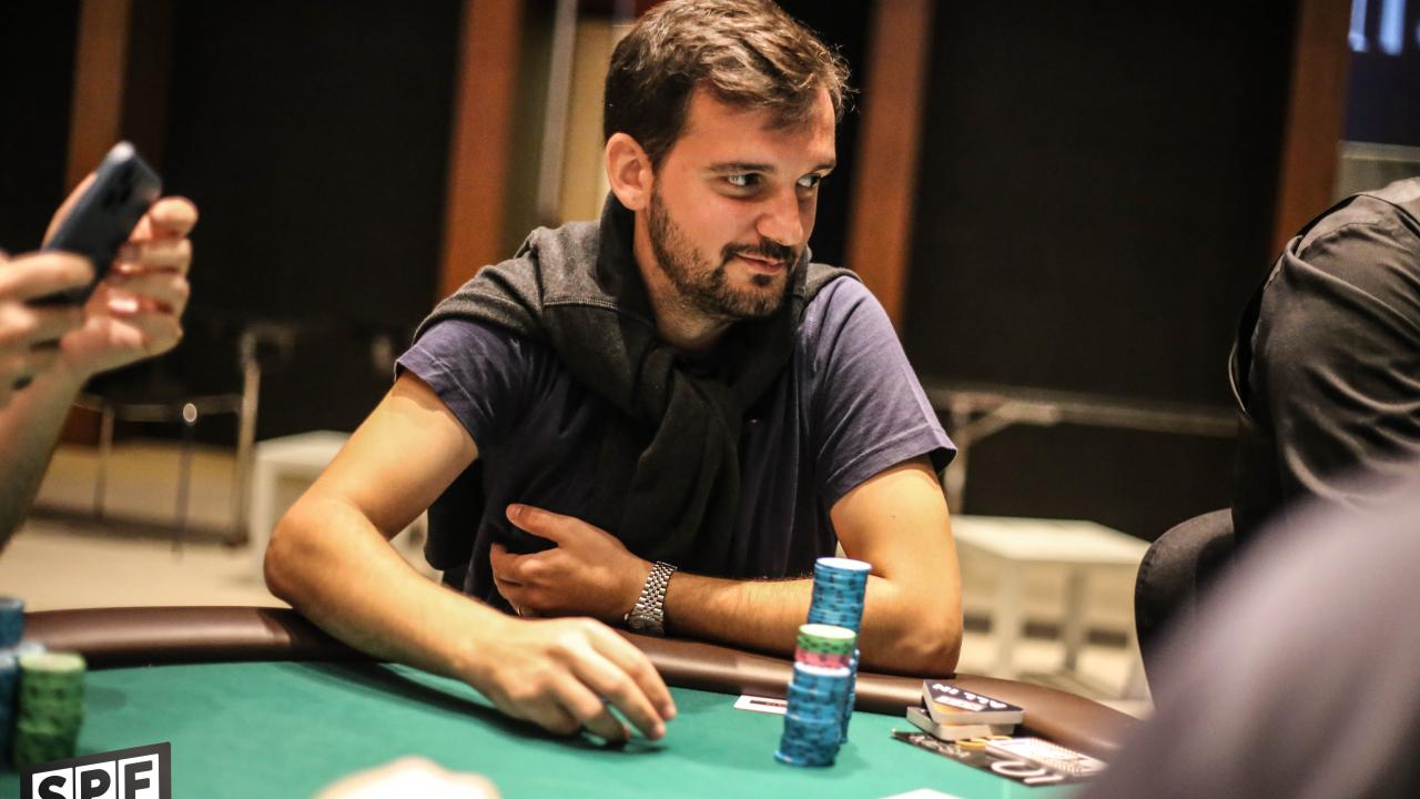 Eduardo Cardigo salvado por la campana
