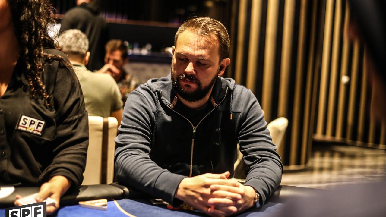 Un coolerazo deja fuera de combate a Zsolt Zanati 