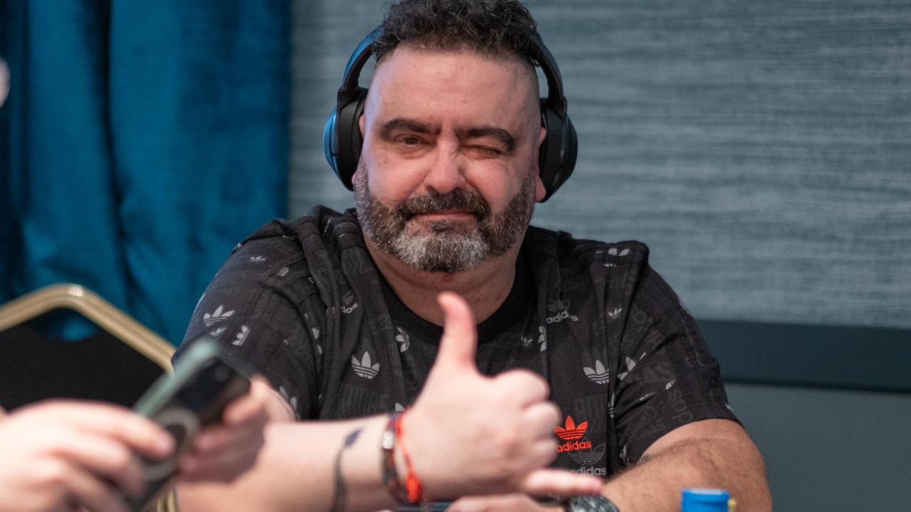 Omar Anaya sigue con la tendencia de los botazos preflop