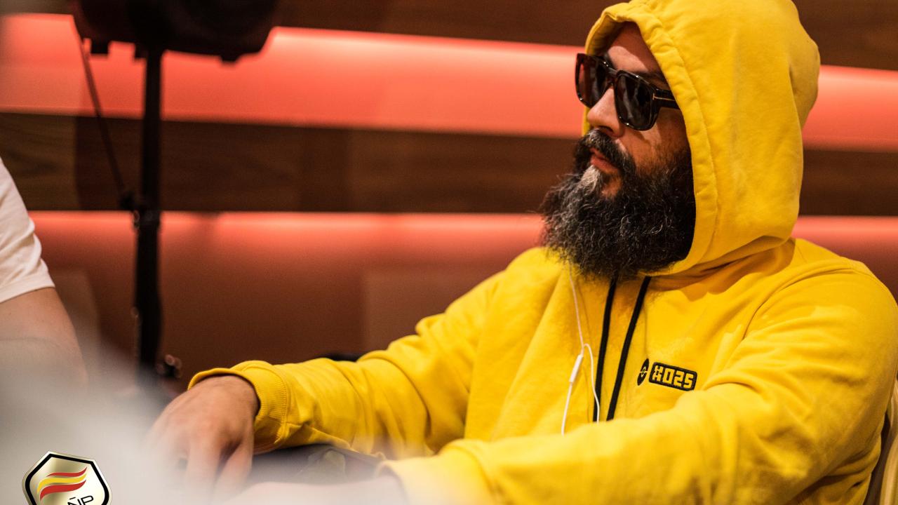 José González gana el 50% de su stack sin showdown