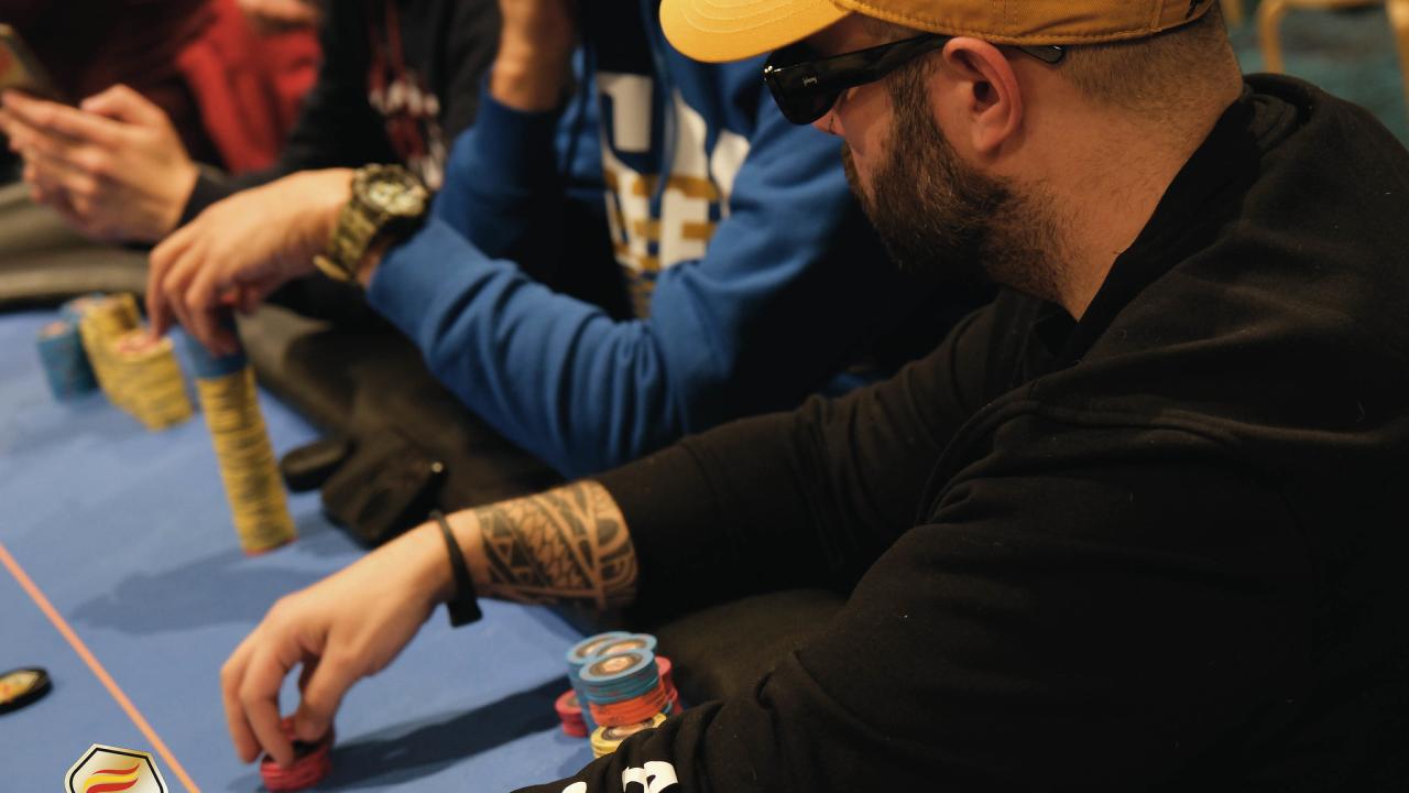 Joel de la Torre bubble boy del Main Event