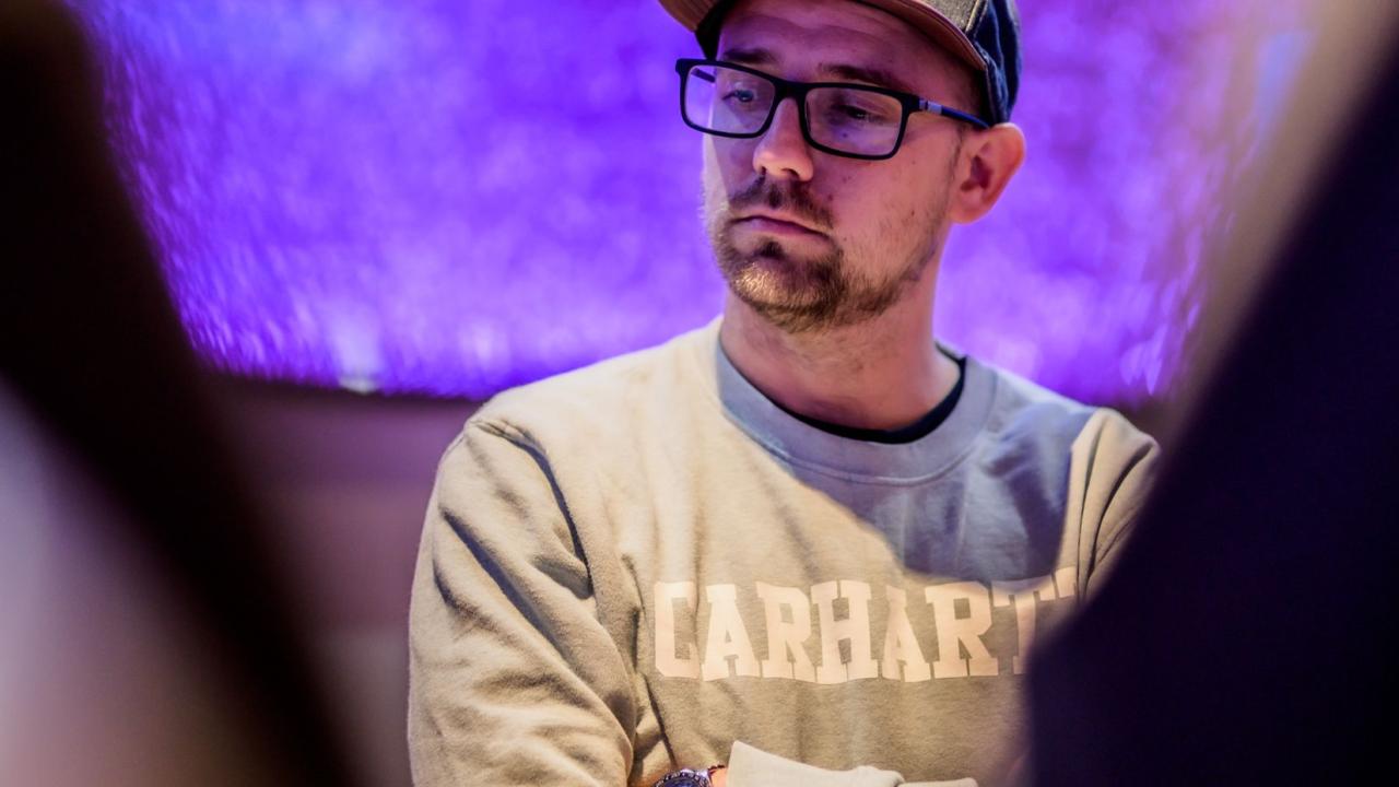 Gonzalo Huerta pasa por el cajero