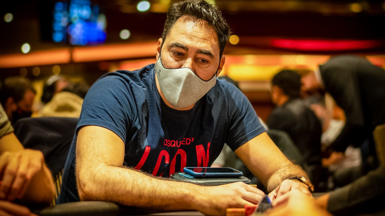 David Lebrón, atizando duro y sumando puntos en las primeras manos del Día 2