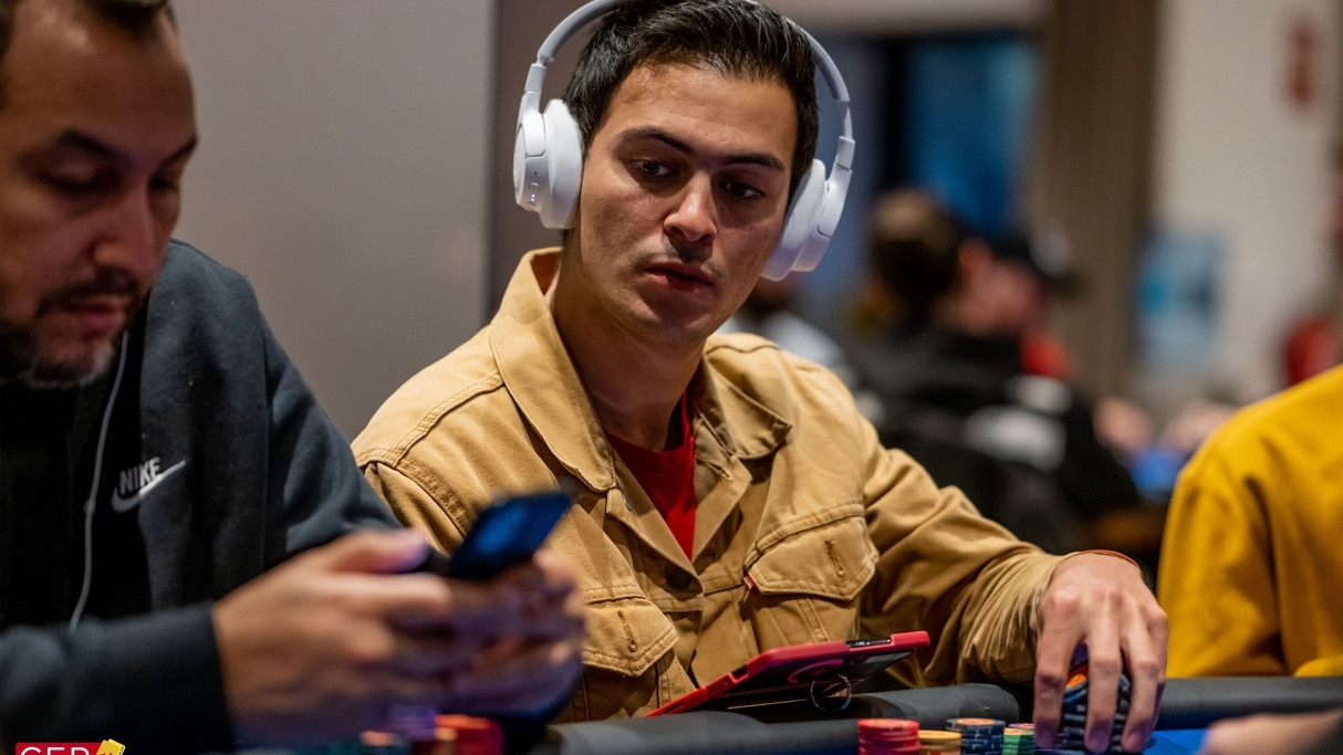 Jon Ander Vallinas se dobla a costa de Guillem Nuez